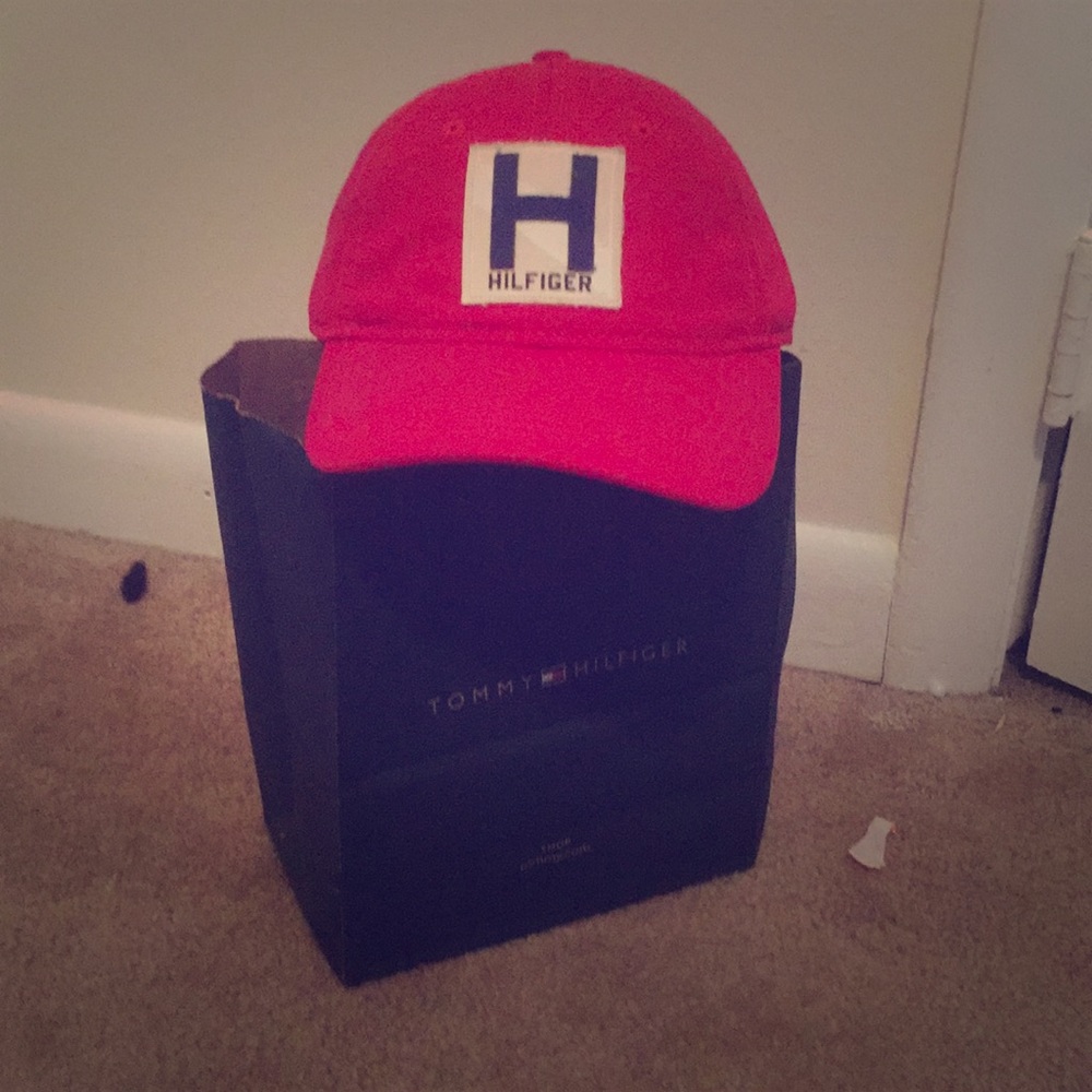 Tommy Hilfiger hat